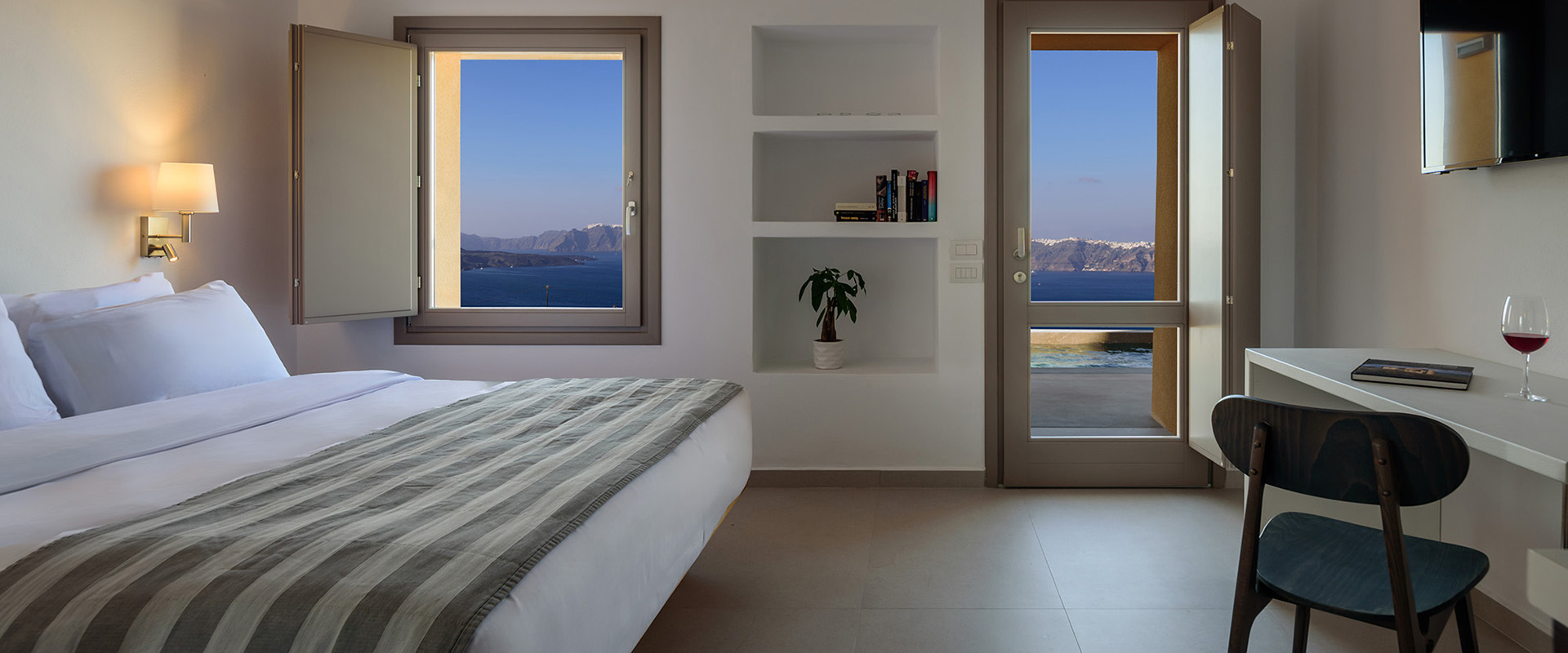 Elegant Double Room with Caldera View